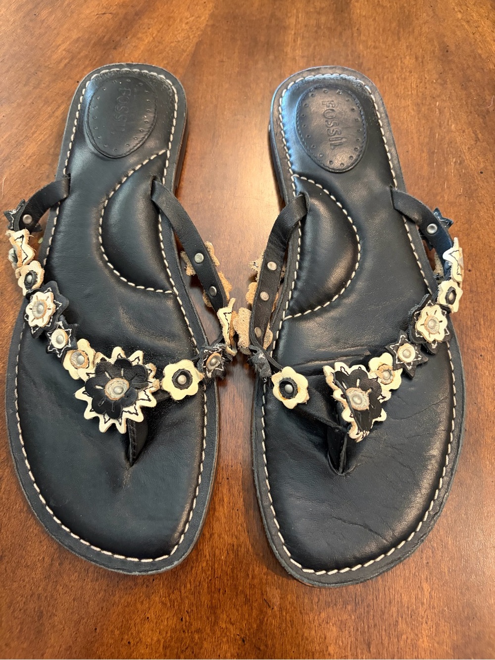 Fossil Black Leather Floral T-Strap Sandals 8-8.5